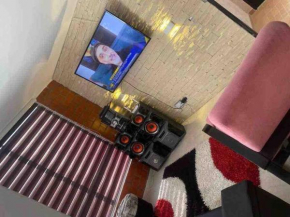 cómodo apartamento con ambiente de hogar